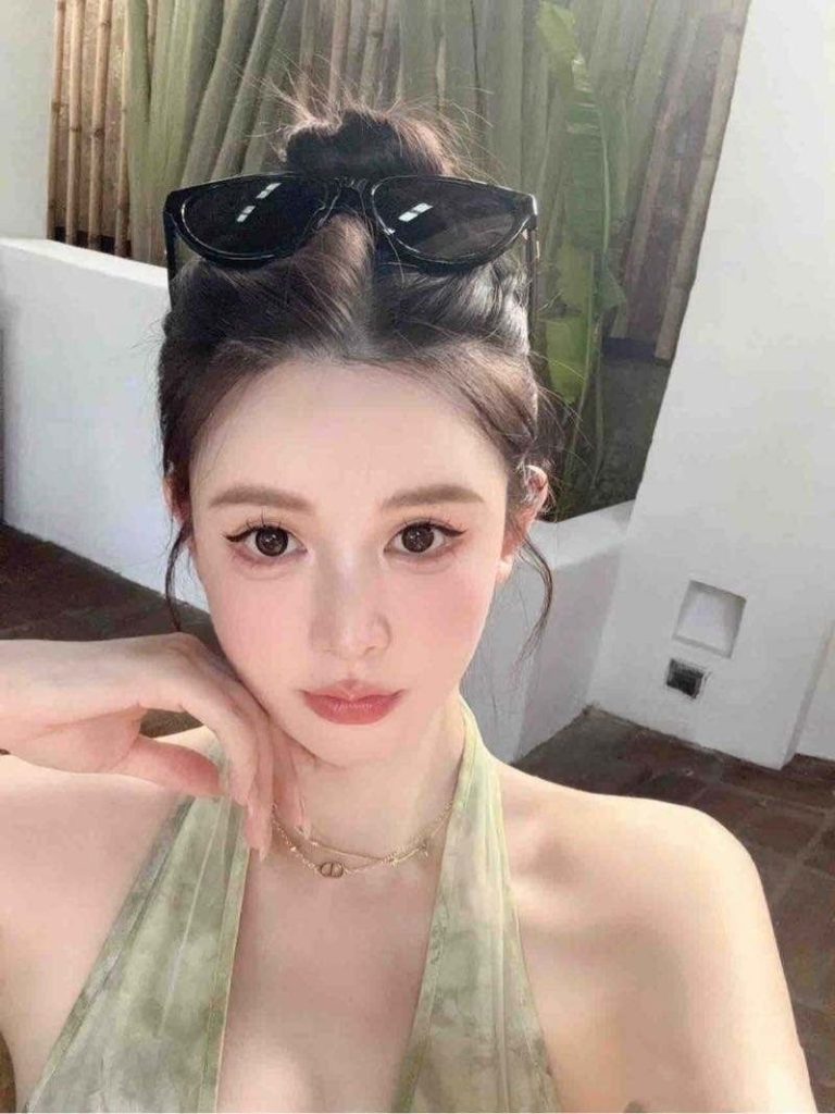 广州外围 04年美院在校生兼职 纯欲款性格温柔相关配图