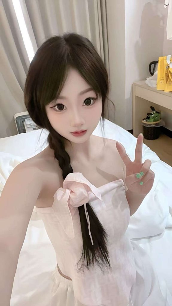 青岛外围 07美少女 杨柳细腰盈盈一握相关配图