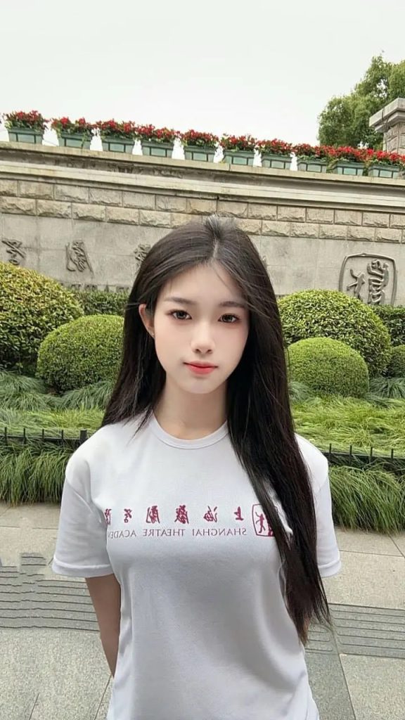 上海外围 06学妹兼职 美丽在线雪白冷白皮 細膩光滑相关配图
