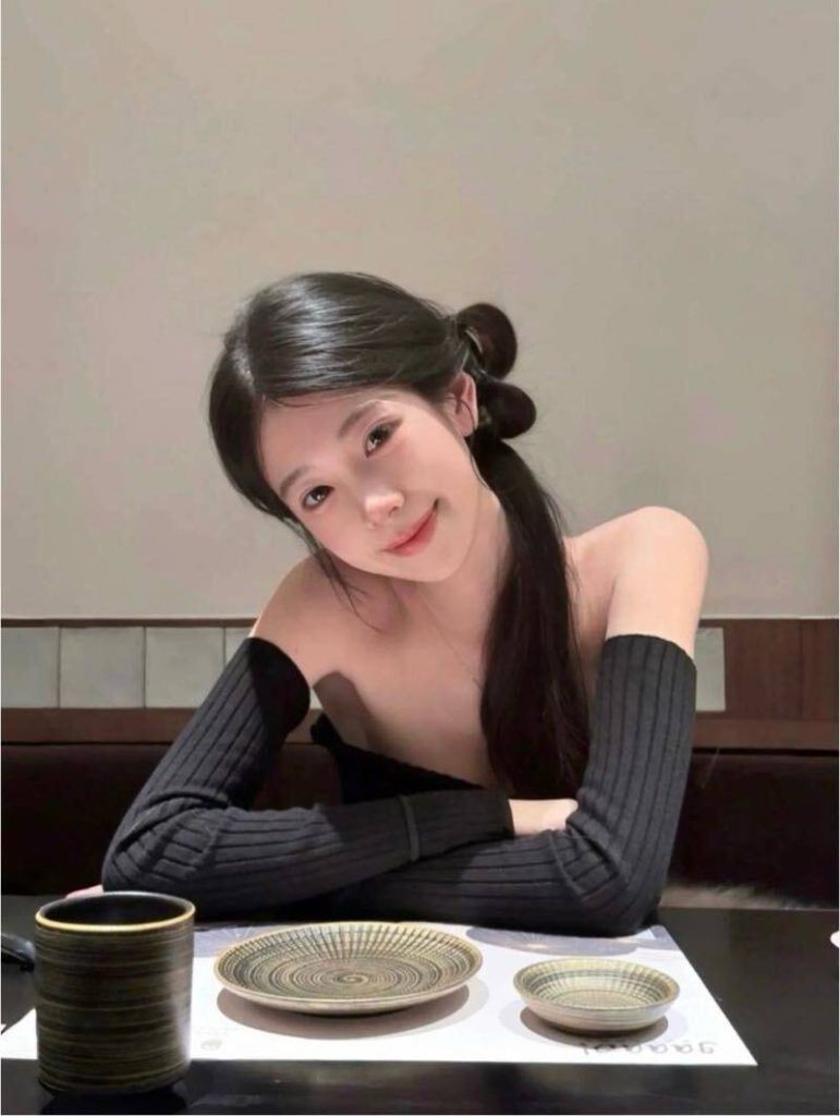 厦门外围 白幼纯极品白🐯长发及腰 相关配图