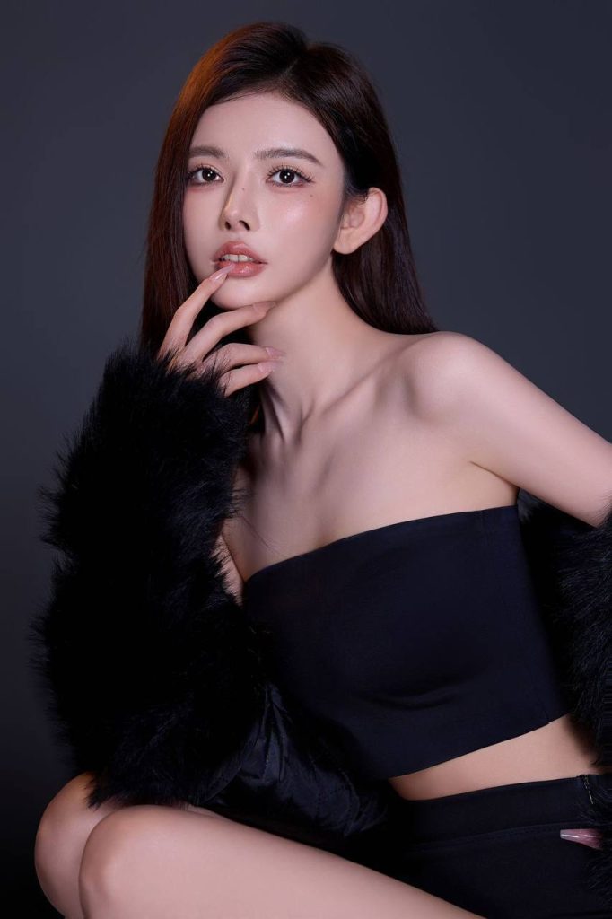 广州外围 圈外女友兼职 03年童颜巨乳 乖巧可爱款相关配图