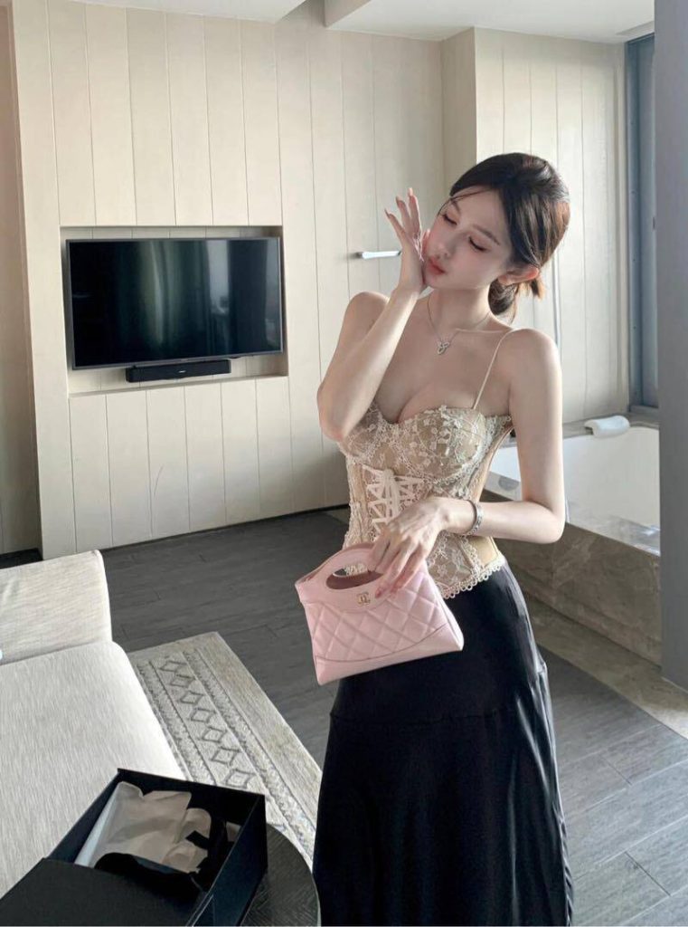 北京外围01年抖音网红兼职 女友feel 长腿细腰相关配图