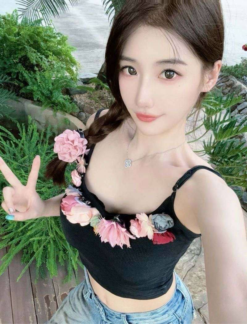 广州外围 05年小宝贝 极品纯欲少女