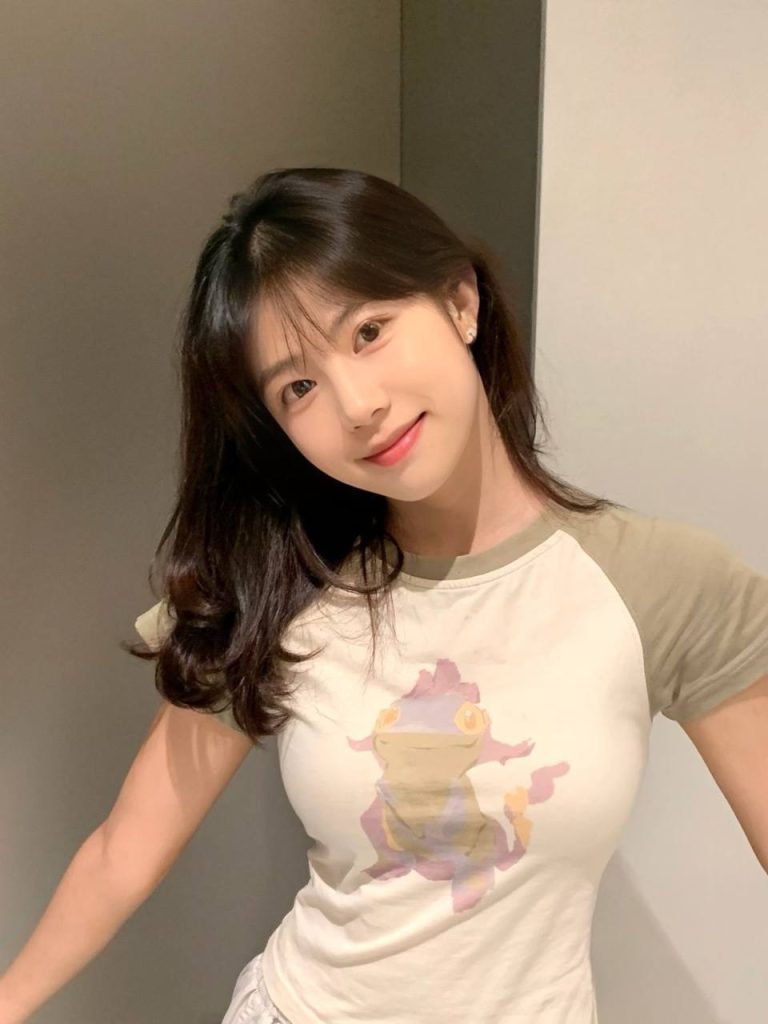 新加坡外围 邻家女孩艾米超可爱猫系女友相关配图