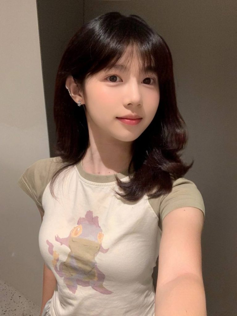 新加坡外围 邻家女孩艾米超可爱猫系女友相关配图