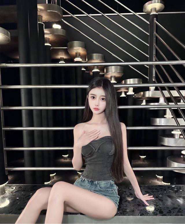 南京外围 02年可爱小宝贝 165/D童颜巨乳相关配图