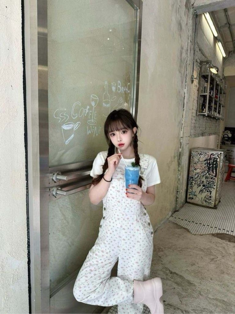 北京外围 19岁抖音网红兼职童颜巨乳相关配图