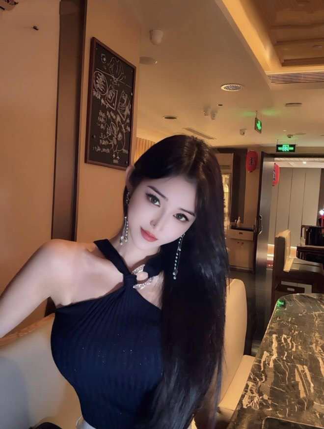苏州外围 170/D 肤白貌美身材前凸后翘相关配图