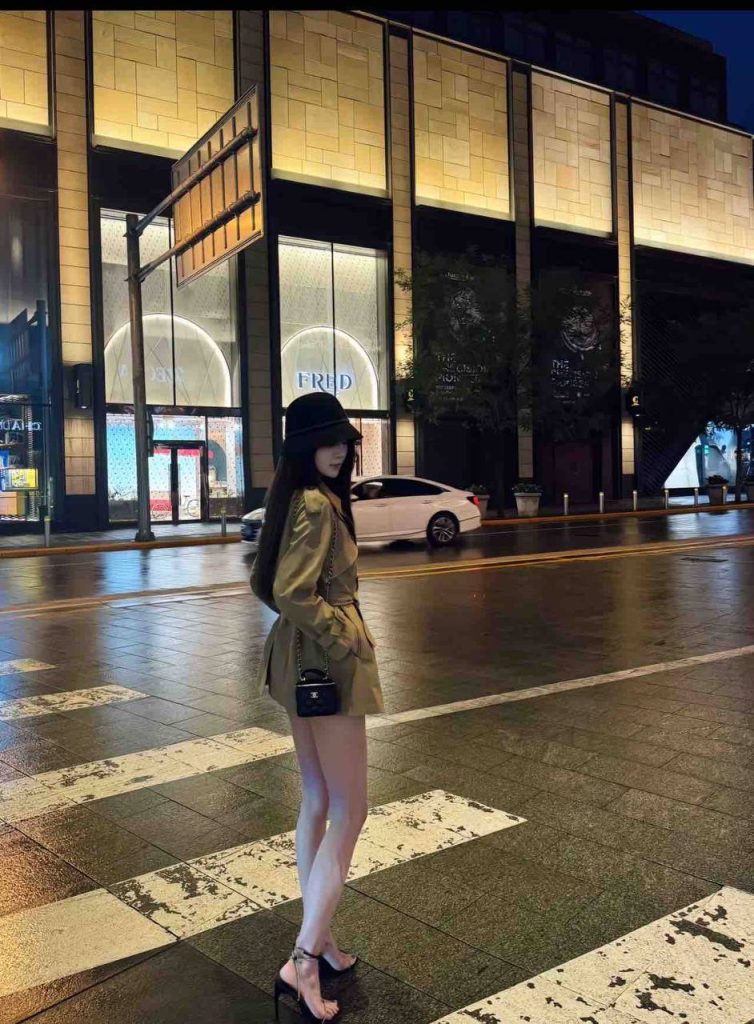 长沙外围 05年纯欲软妹 筷子腿完美生产相关配图