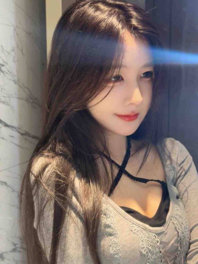 济南外围 05年天然脸气质女神温柔体贴相关配图