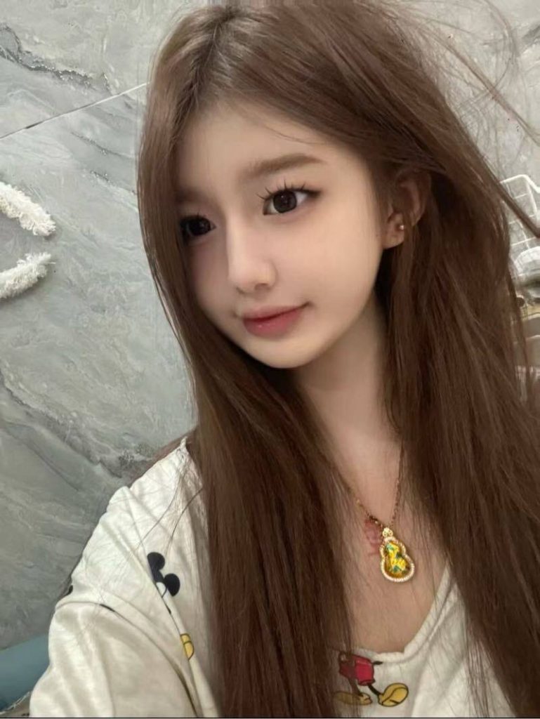 广州外围 07年小可爱 小巧精致🌟纤瘦骨感🌟超直筷子腿🌟相关配图