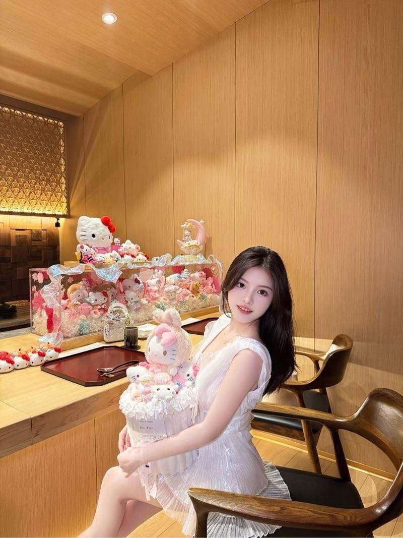 武汉外围 初恋女友feel 全身雪白上下粉嫩