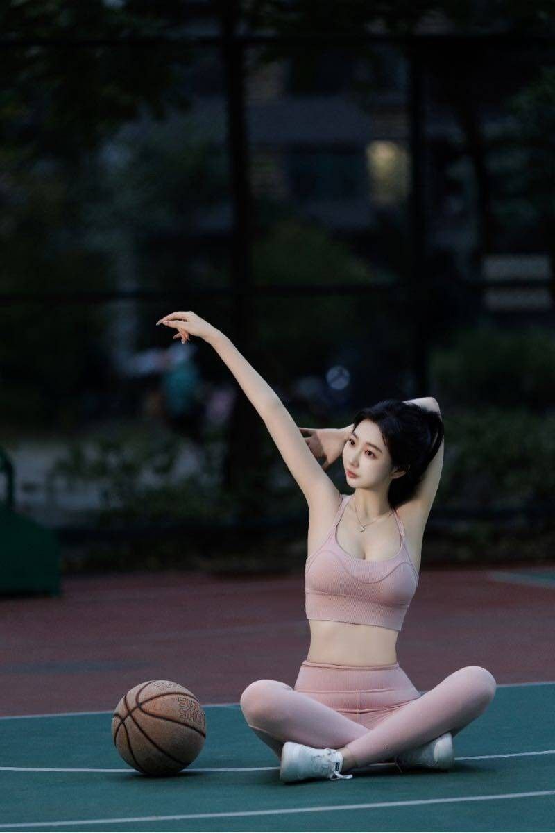 广州外围 173丰满御姐 身材苗条柔软比例好