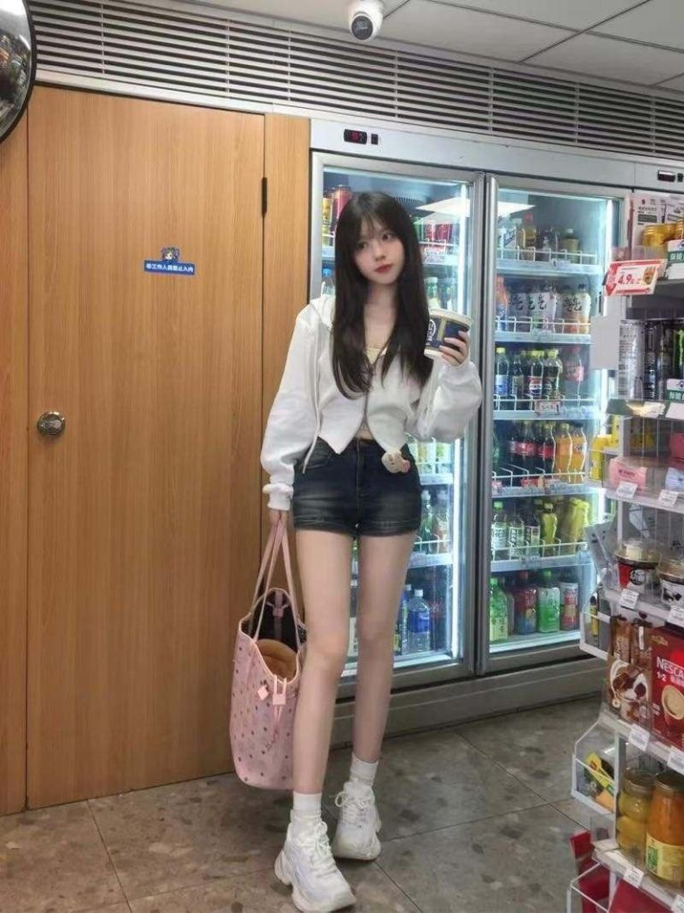 长沙外围 166呆呆 绝妙身材清纯可爱相关配图
