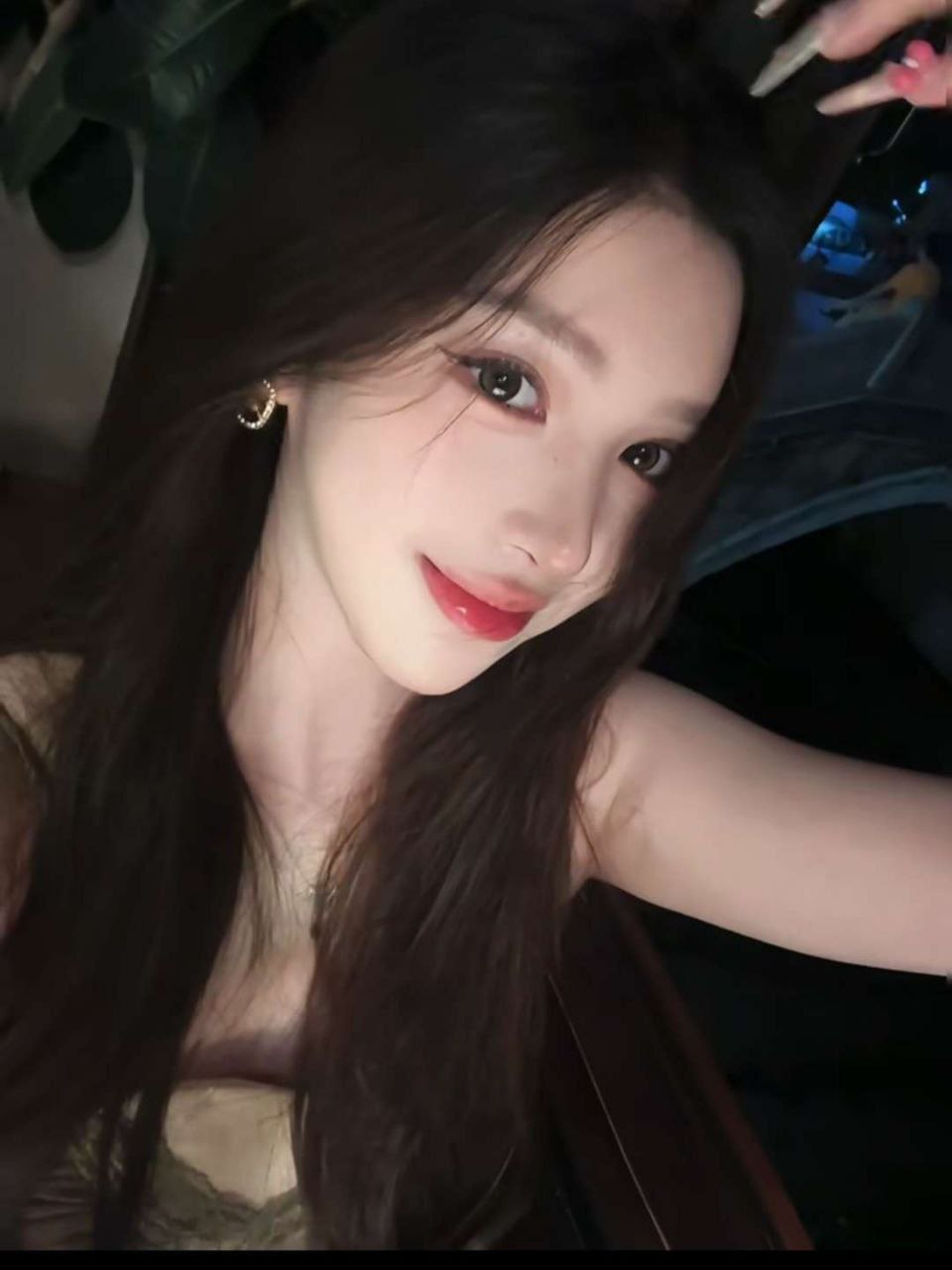 广州外围 04年纯御款珂珂 五官精致肤白貌美