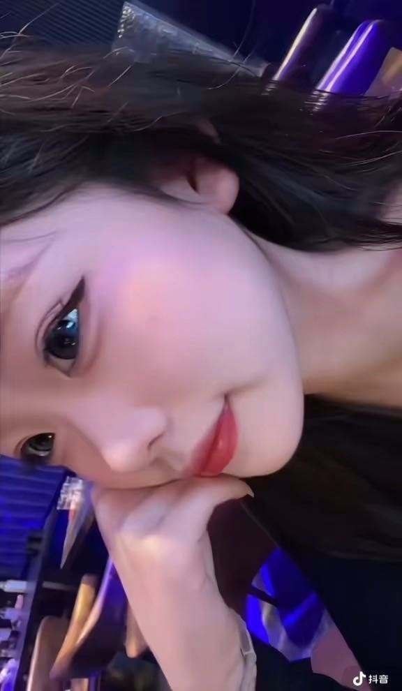 上海外围 172d圈外女友兼职 皮肤白嫩性格温柔