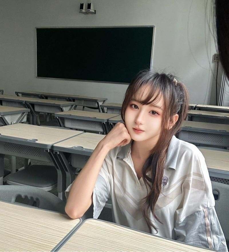 广州外围 06年白虎学妹 身轻体柔小巧玲珑