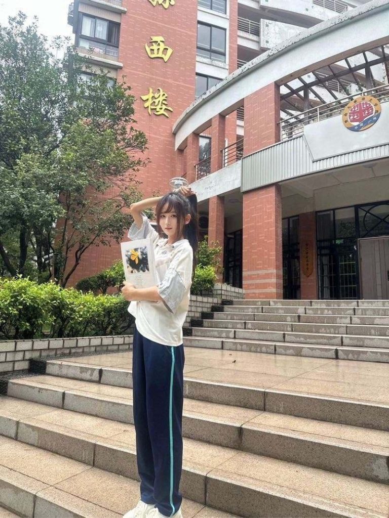 广州外围 06年白虎学妹 身轻体柔小巧玲珑相关配图