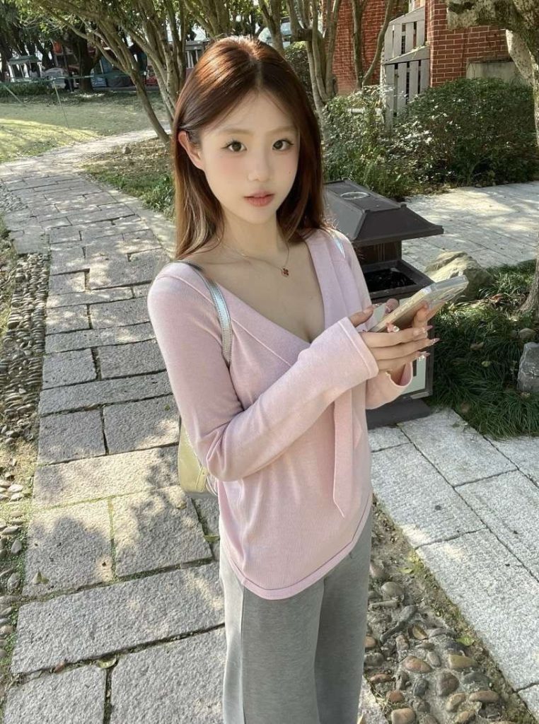 成都外围 07学妹姗姗 超粘人 嗲嗲的可爱天花板相关配图