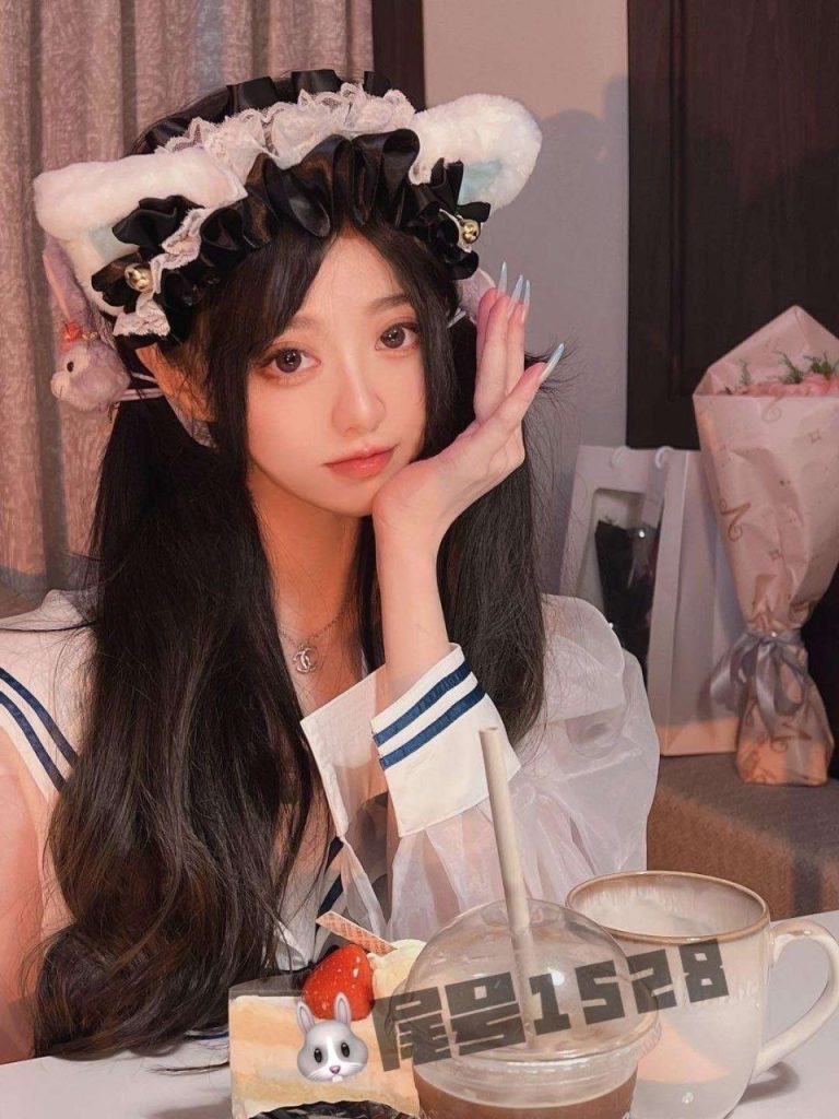 上海外围 05年天花板萝莉 女的魅惑女友相关配图