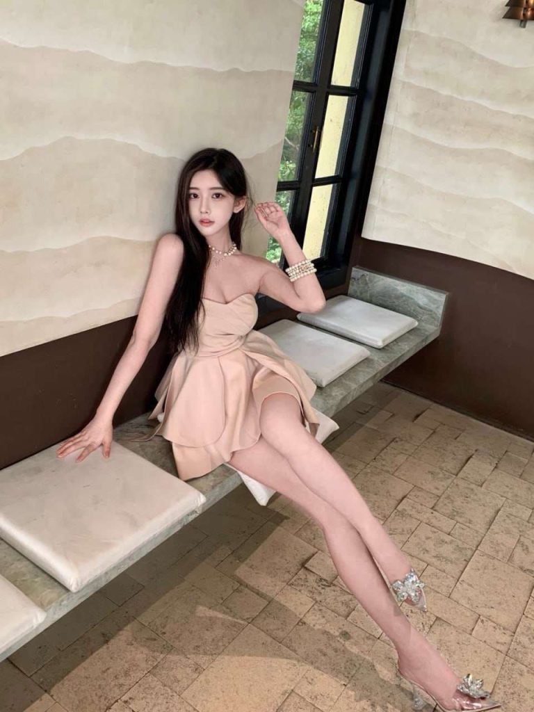 成都外围 06年洋气少女 柔情似水相关配图
