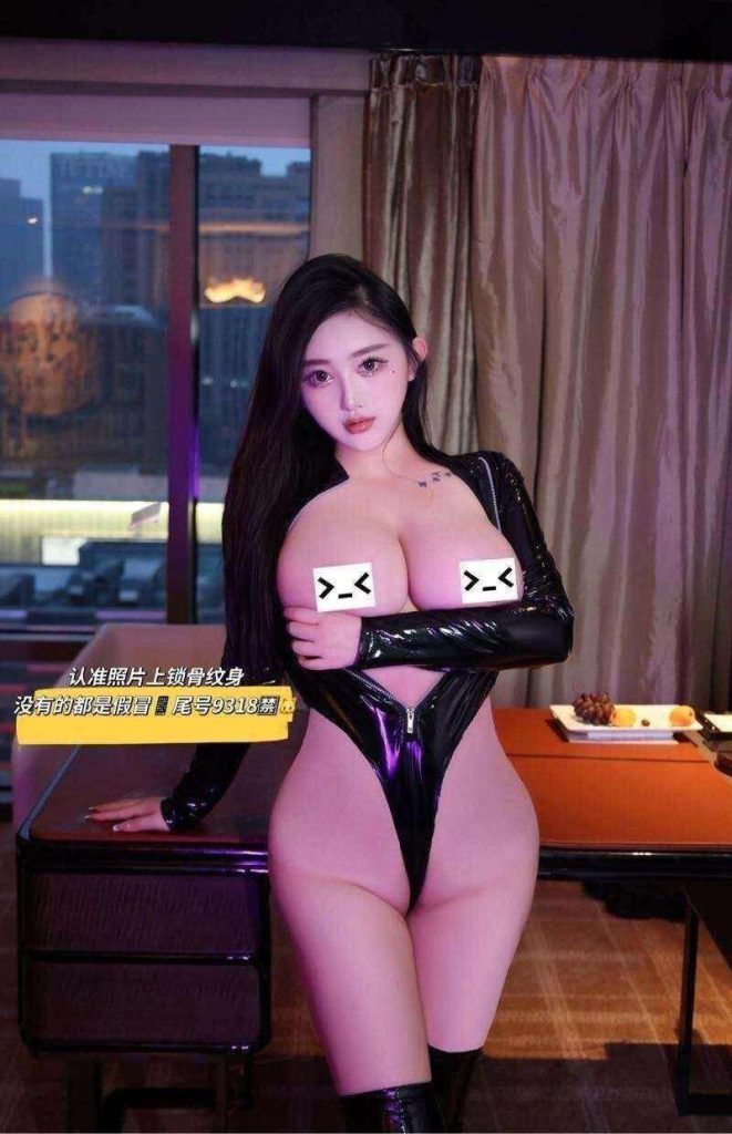 深圳外围 01年极品混血网红巨乳天花板 完美沙漏身材相关配图