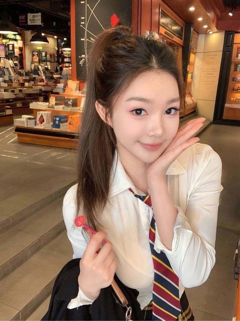 深圳大圈 深圳真实02年童颜巨乳 全身无整 皮肤吹弹可破 深大在读日本交换生