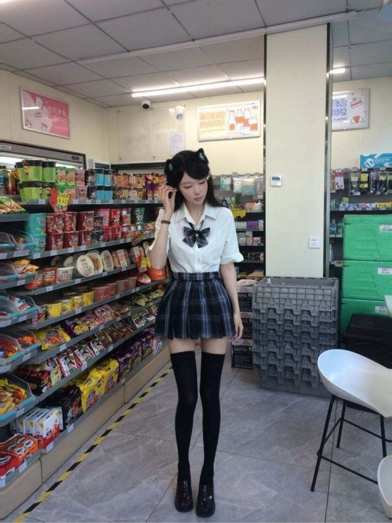广州外围 瘦白纯少女 天使B杯 天然无整 不催不事超级配合 体质敏感小甜妹相关配图