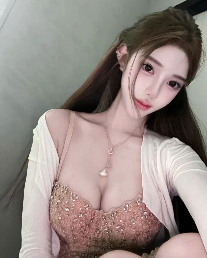 福州外围 170D完美少女前凸后翘蜜桃臀真实粉🐻相关配图