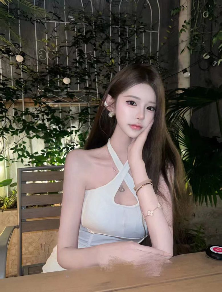 宁波外围 02年小仙女 精致妆容水嫩肌肤相关配图