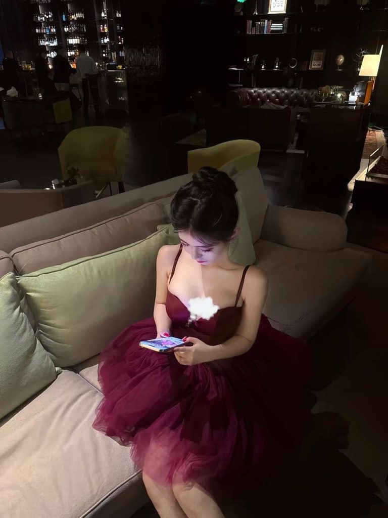 北京外围 06年纯欲甜美系校花 童颜巨乳 相关配图