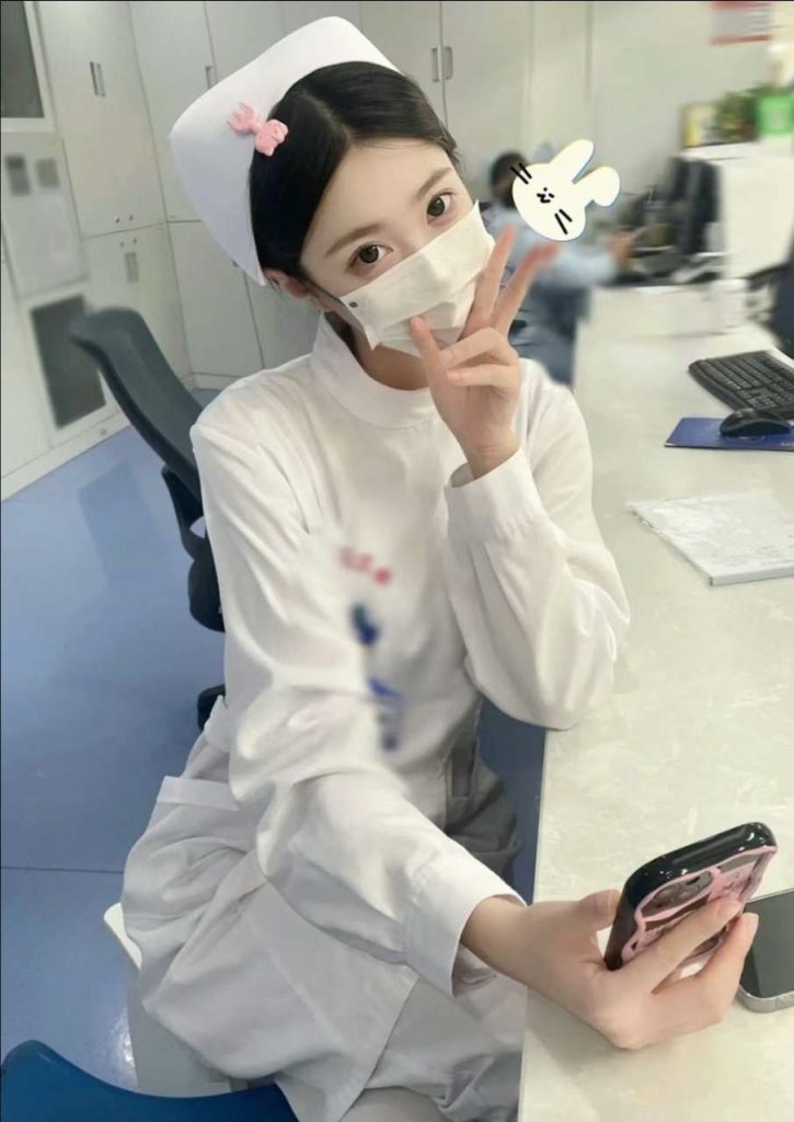 昆明外围 05年白衣天使首次兼职 肤白腿长相关配图