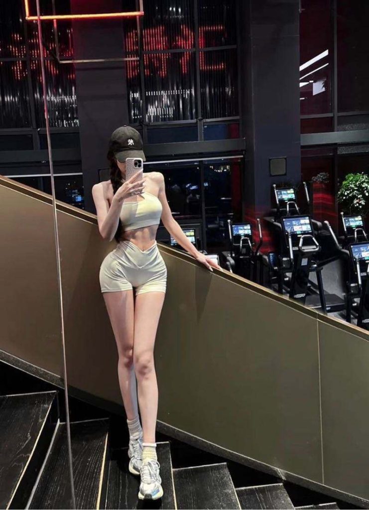 深圳外围 04年173E素颜清纯肤白音甜贴心小女友相关配图