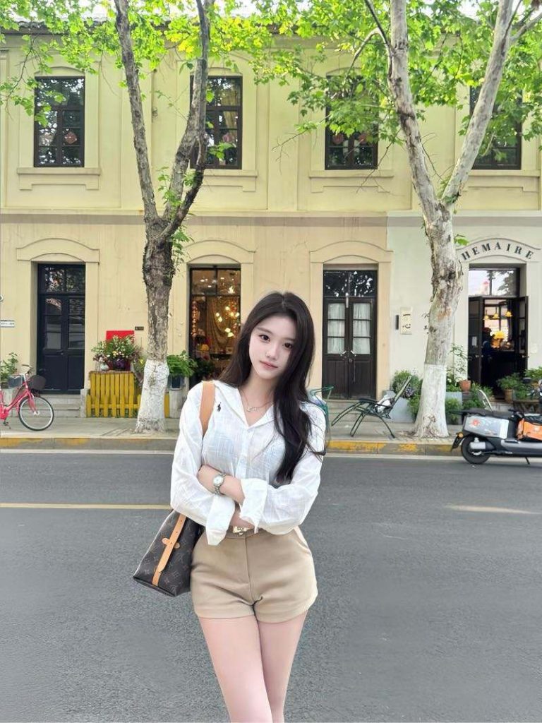 温州外围 05年邻家小妹童颜巨乳类型 柔软挺拔的童颜大奶相关配图