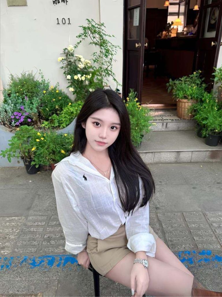 温州外围 05年邻家小妹童颜巨乳类型 柔软挺拔的童颜大奶相关配图