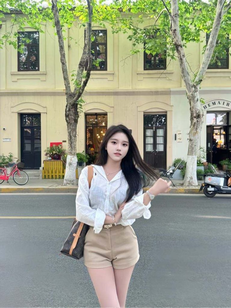 温州外围 05年邻家小妹童颜巨乳类型 柔软挺拔的童颜大奶相关配图