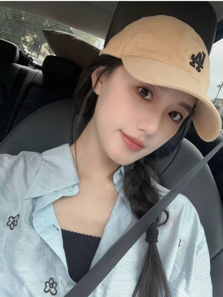 天津外围 美院学妹兼职网络达人 淘宝模特 多才多艺相关配图