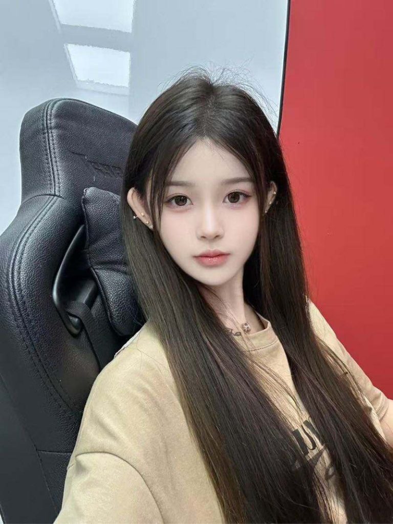 南京外围 04在校生兼职天然无整.酥胸真C大长腿相关配图