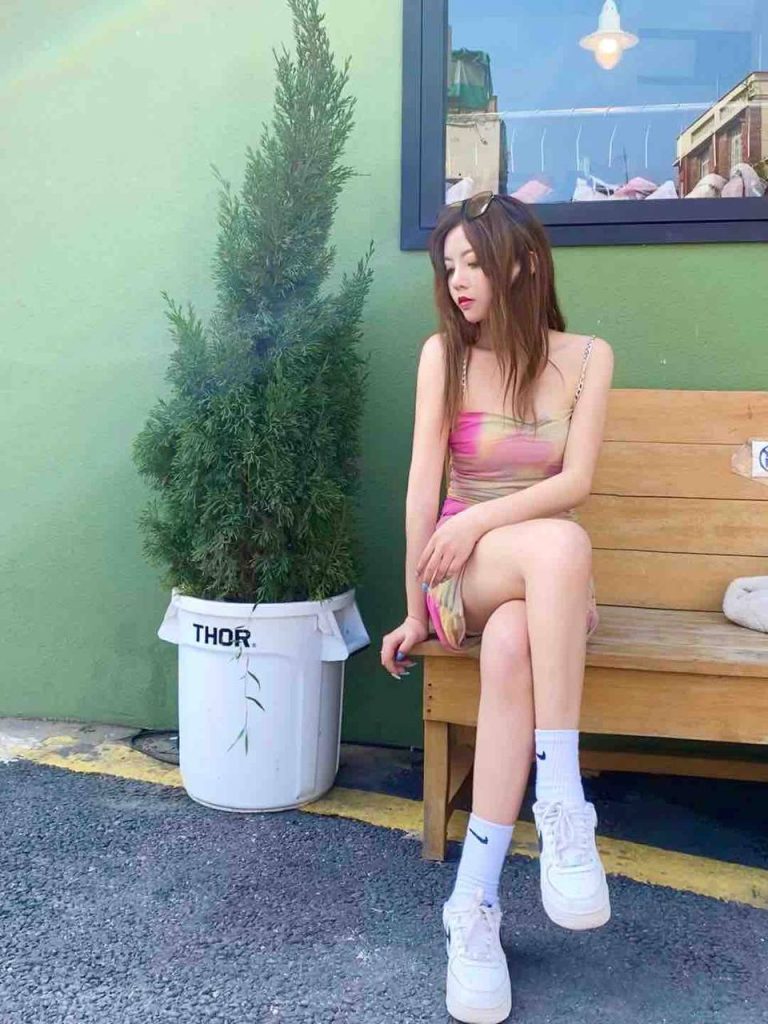 深圳外围 02年学妹 肤白如天生丽质相关配图