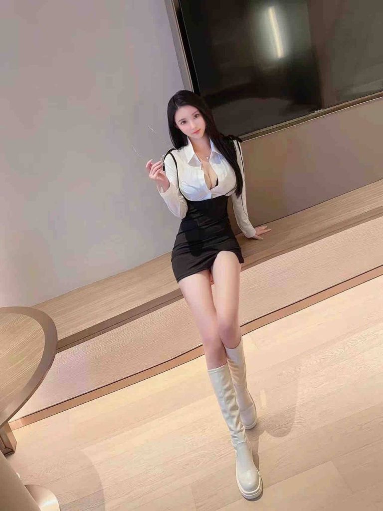 长沙外围 02年1661真F 精致女孩 混血女友相关配图