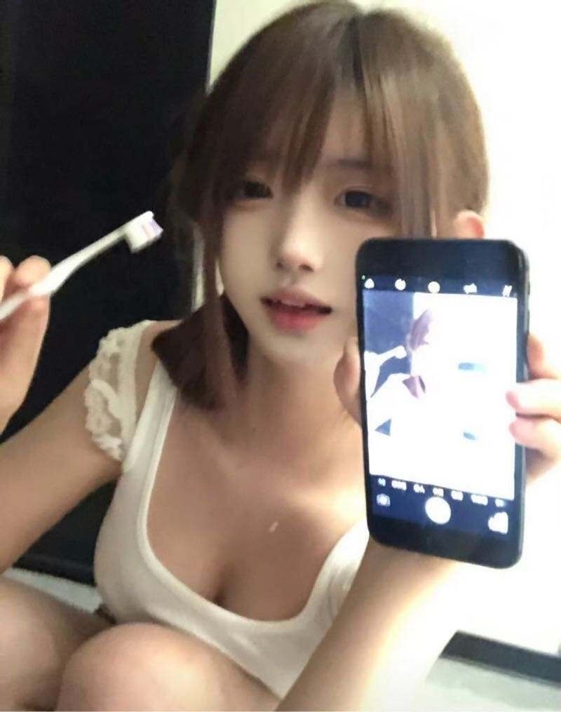 扬州外围 极品嫩汁少女 私密紧致粉嫩如处 细腰翘臀 全身无整 皮肤超白 上课热情积极配合 给你带来不一般的体验相关配图
