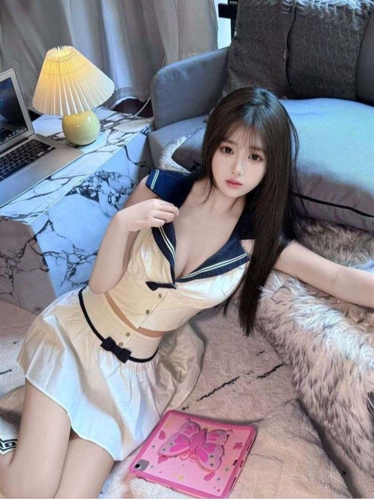 扬州外围 千载难逢的顶级女孩 前凸后翘 S腰 极致比例 三点粉 爱好瑜伽 普拉提 画画相关配图
