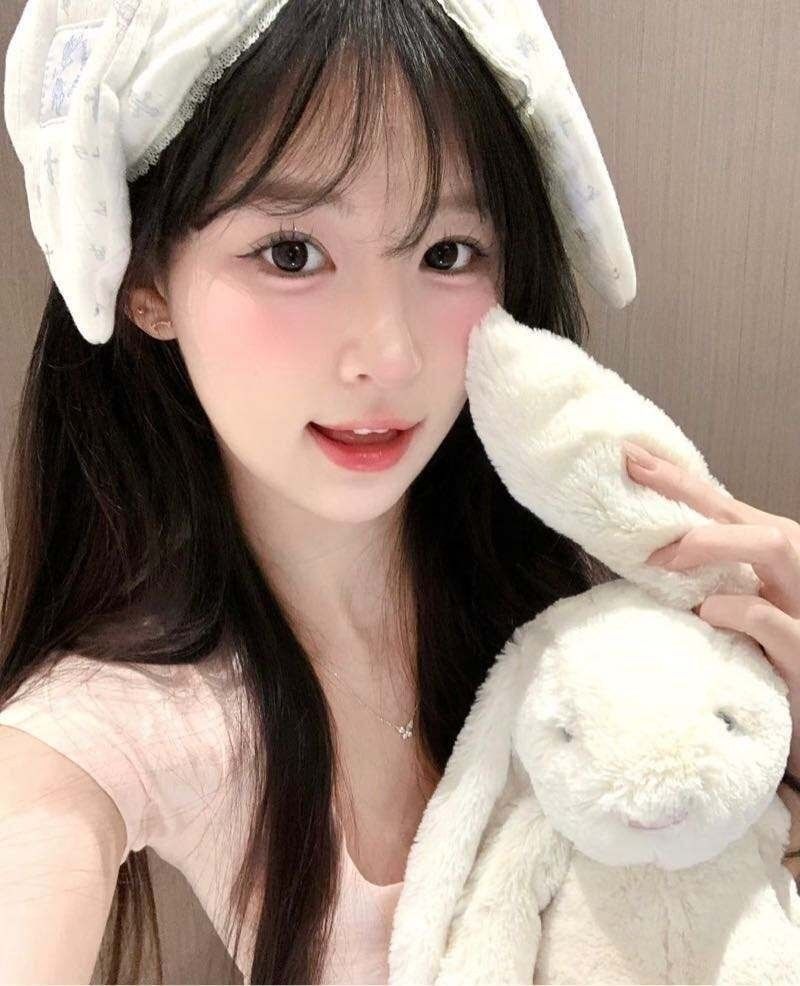 西安外围 白皙肌肤 筷子腿小蛮腰 温柔小酥音 高情商 爱健身 瑜伽 羽毛球的清纯小白花相关配图