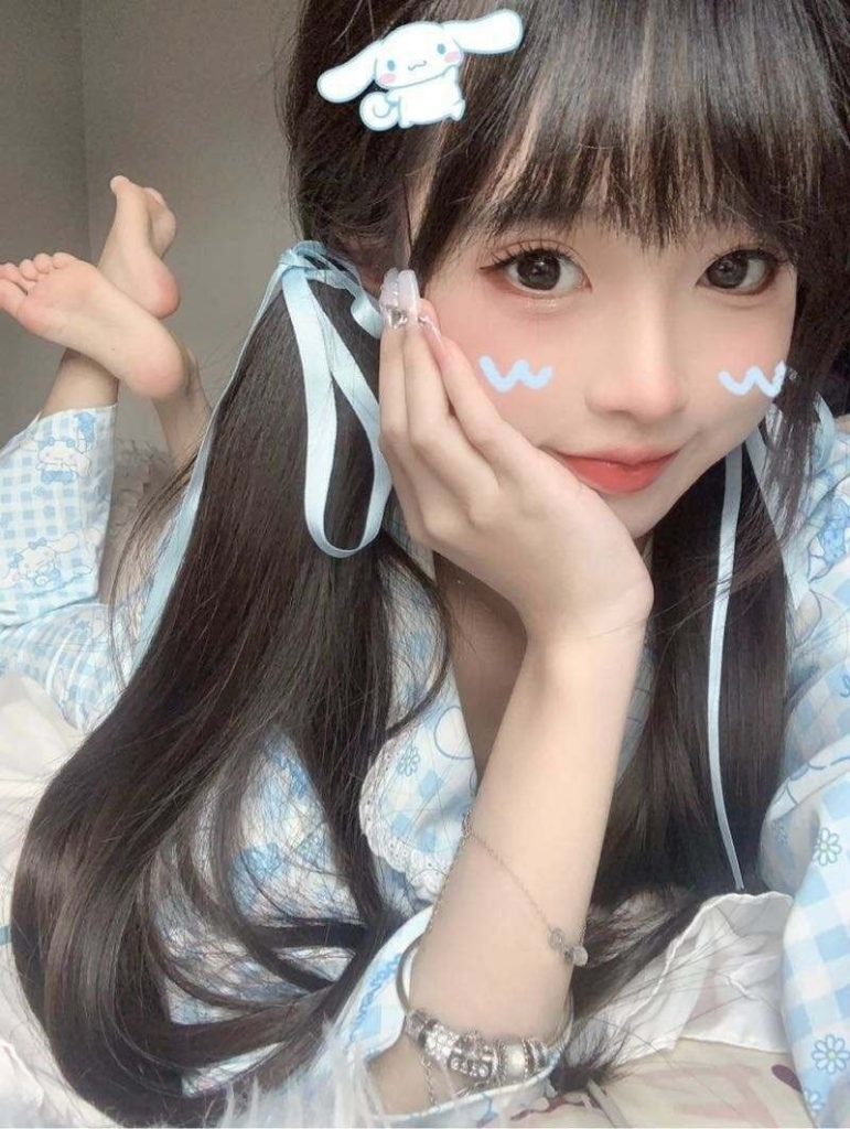 西安外围 白皙肌肤 筷子腿小蛮腰 温柔小酥音 高情商 爱健身 瑜伽 羽毛球的清纯小白花相关配图