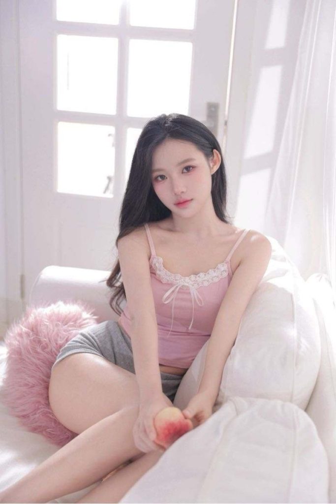 昆明外围 真人真照 新人高百醇 全身无整 皮肤光滑白嫩 服务号好 性格好 蜜桃熟了欢迎来采摘相关配图