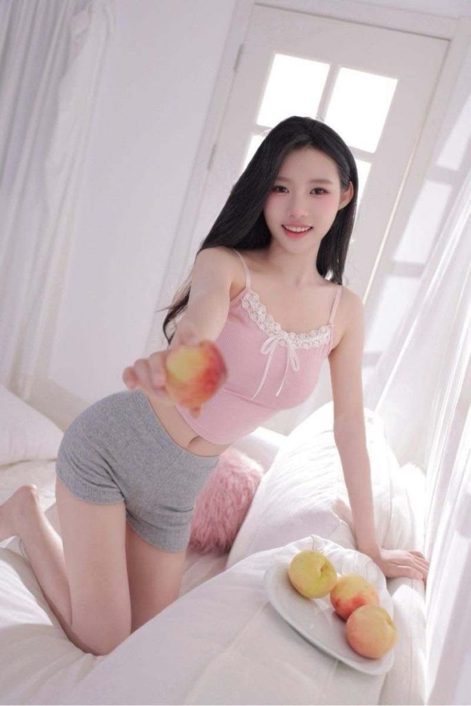 昆明外围 真人真照 新人高百醇 全身无整 皮肤光滑白嫩 服务号好 性格好 蜜桃熟了欢迎来采摘相关配图