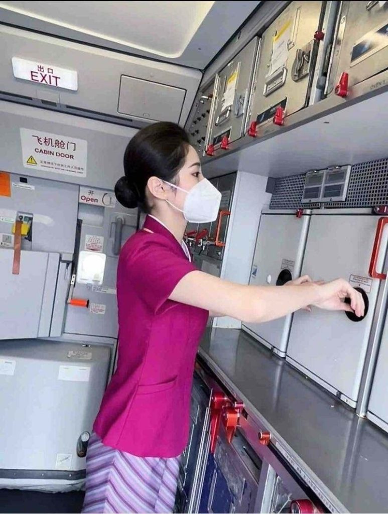泉州外围 中国南方航空真实空姐短期兼职 五官精致 温柔体贴 情商高 不吸烟 皮肤白嫩 服务超级好相关配图
