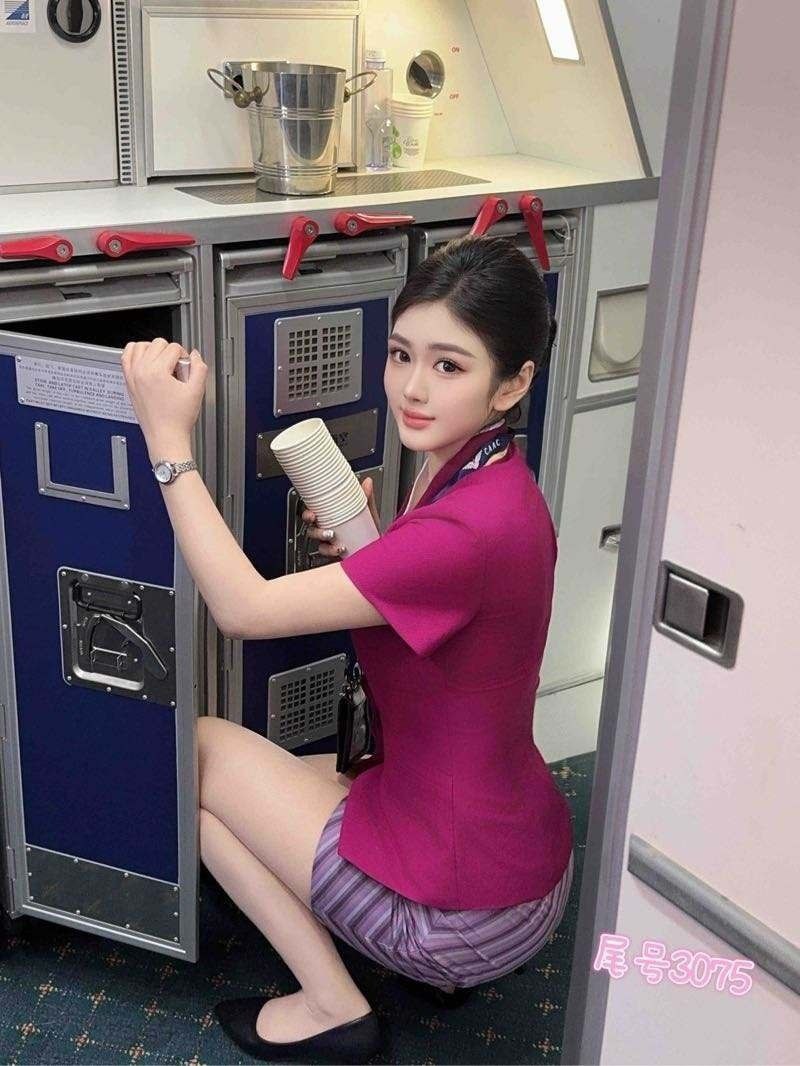 泉州外围 中国南方航空真实空姐短期兼职 五官精致 温柔体贴 情商高 不吸烟 皮肤白嫩 服务超级好