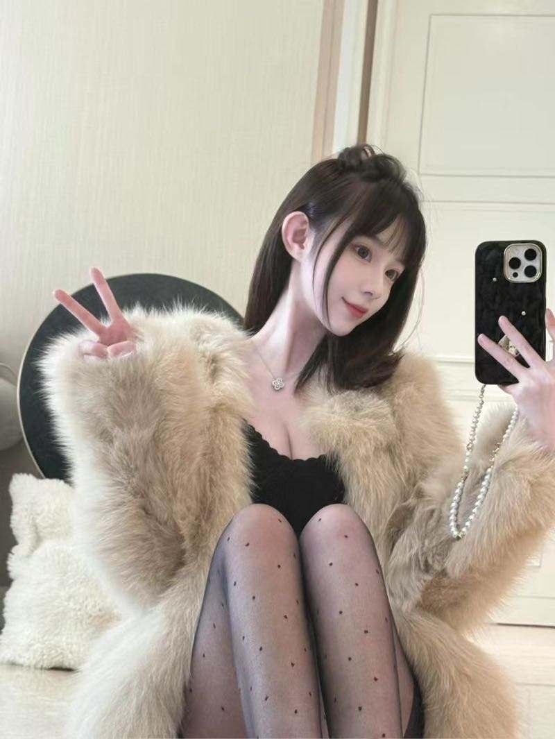 苏州外围 新人首开 极品5质量3开 真实06年 不抽烟，不喝酒 皮肤白皙 小骨架0整容 在校校花短期兼职