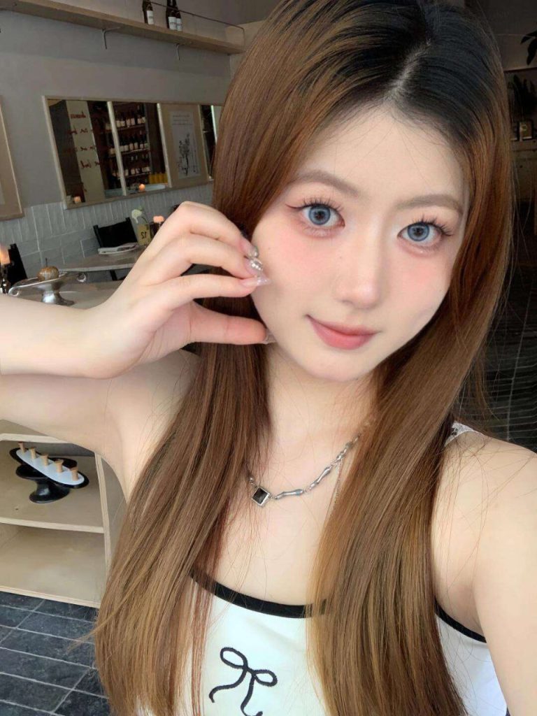 天津外围 商业大学在读生 皮肤白嫩 一双筷子腿 性格活泼开朗 不催不事 清纯干净 三点粉相关配图